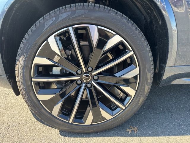 Certified 2025 Volvo XC90 B6 Plus image 9
