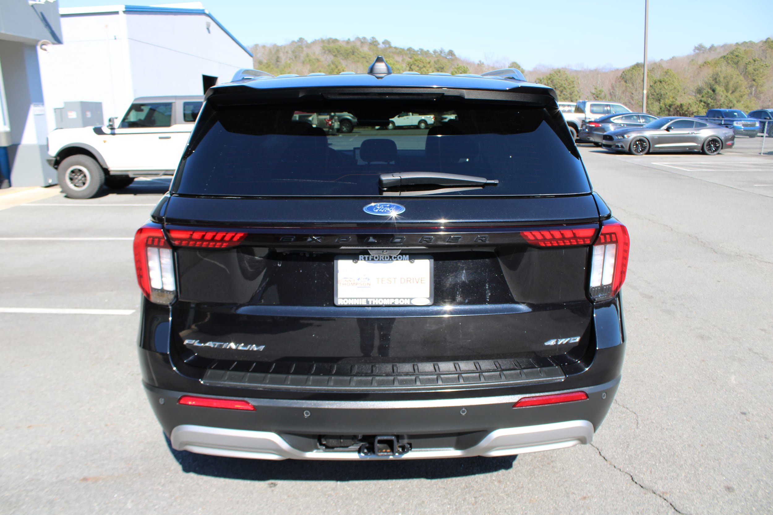 Used 2025 Ford Explorer Platinum AWD/4WD image 4