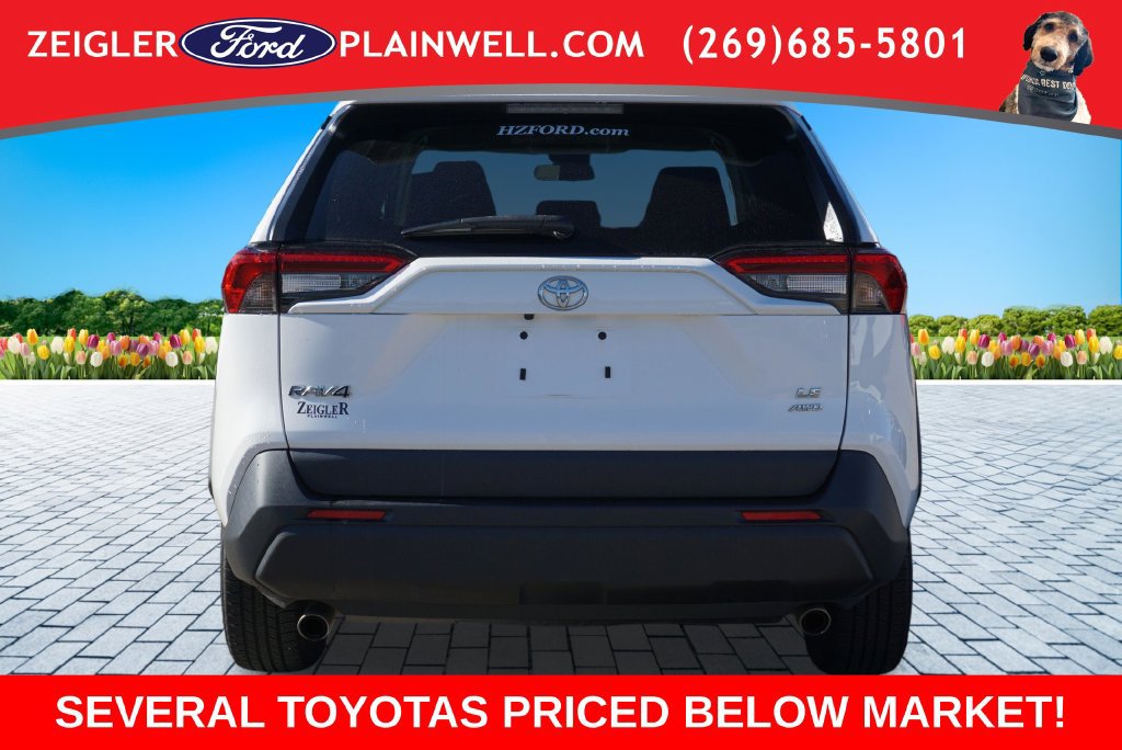 Used 2022 Toyota RAV4 LE AWD/4WD image 4