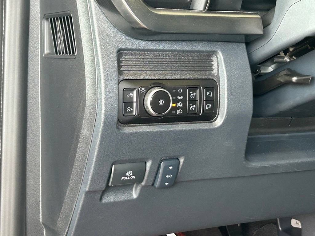 New 2026 Ford F250 Lariat w/ Black Appearance Package AWD/4WD image 38