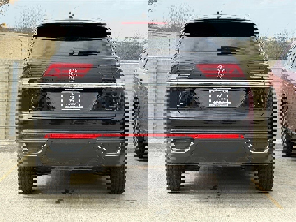 Used 2023 Volkswagen Atlas Cross Sport SE w/ Panoramic Sunroof Package image 6