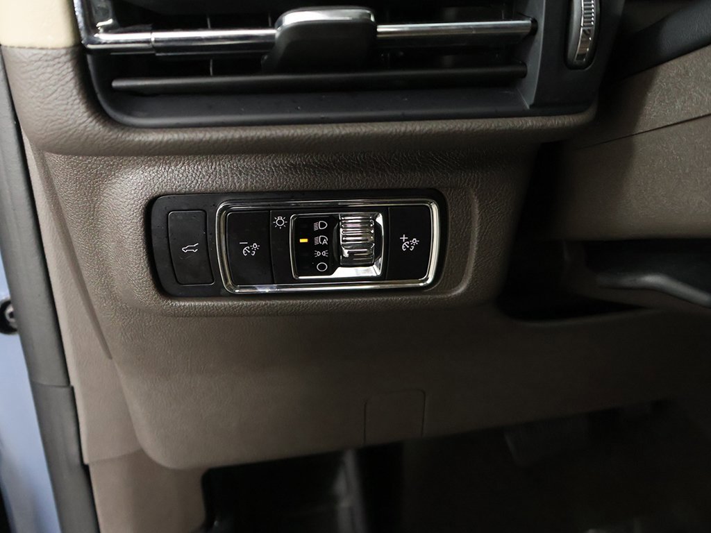 Used 2023 Lincoln Corsair AWD w/ Towing Package image 34