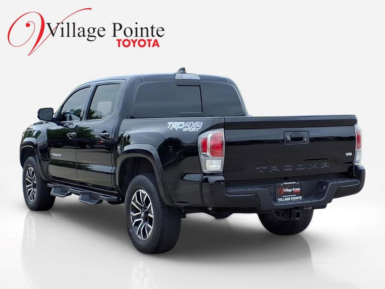 Used 2023 Toyota Tacoma TRD Sport w/ TRD Premium Sport Package AWD/4WD image 4