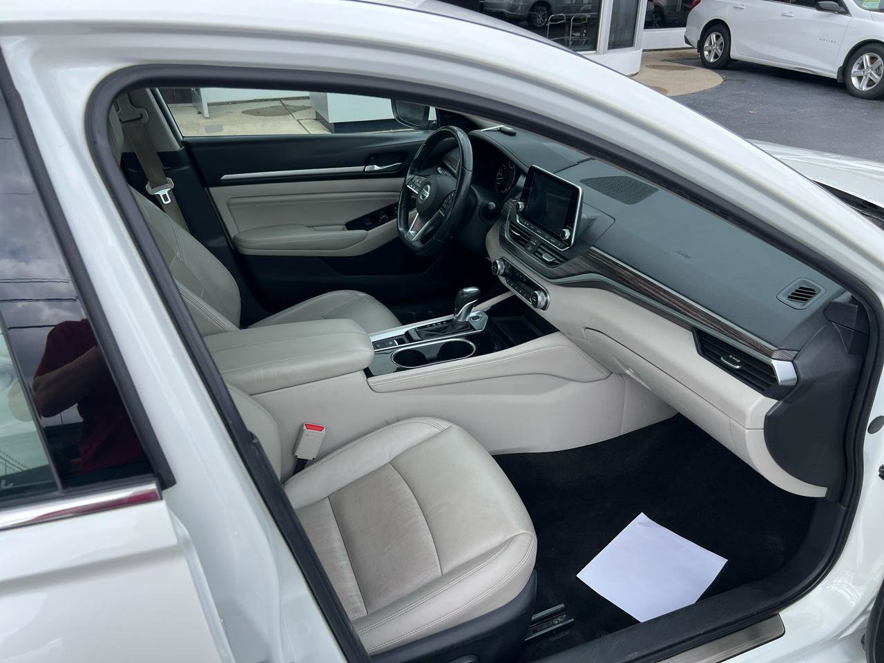 Used 2020 Nissan Altima 2.0 Platinum FWD image 10
