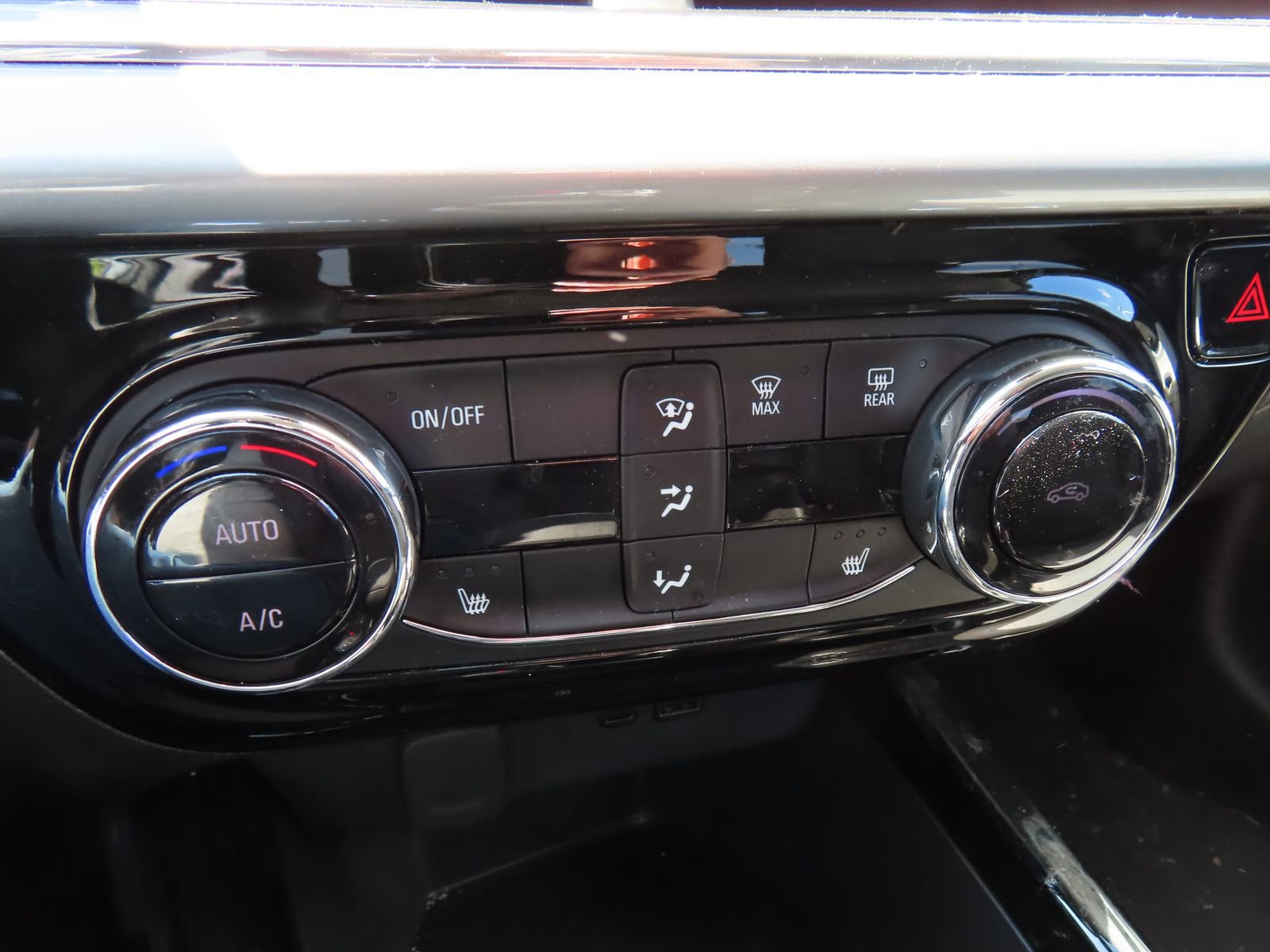 Used 2024 Chevrolet Trax LT w/ Driver Confidence Package image 23