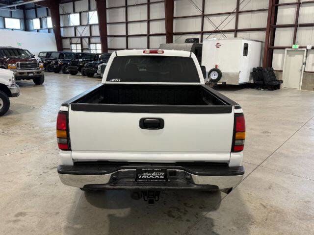Used 2005 GMC Sierra 2500 SLE w/ Heavy-Duty Power Package AWD/4WD image 10