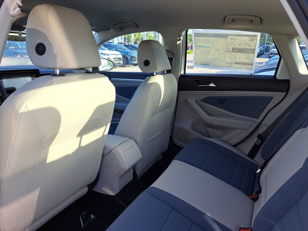 Used 2025 Volkswagen Jetta SE w/ Black Wheel Package image 6