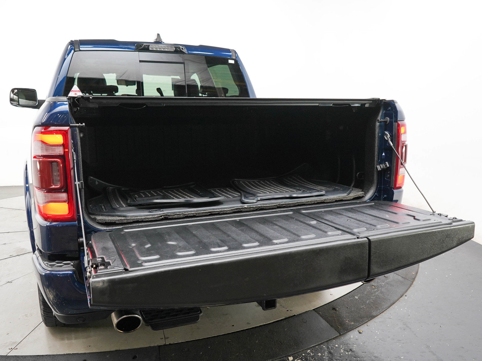 Used 2022 RAM 1500 Limited AWD/4WD image 9