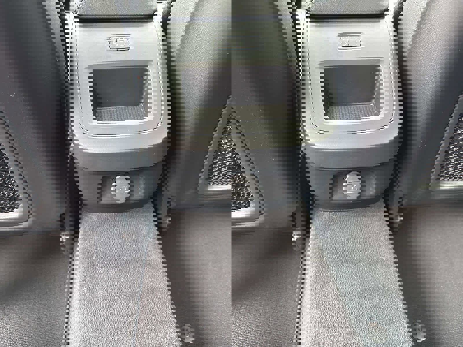 Used 2023 Volvo V60 B5 Cross Country Plus image 14