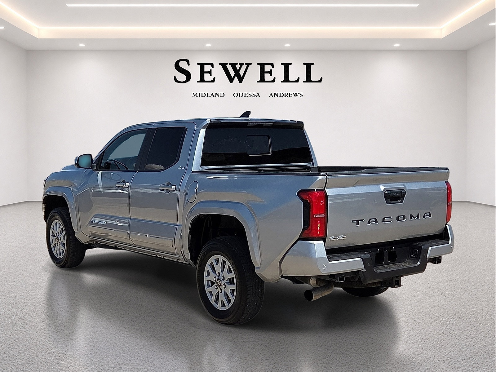 Used 2024 Toyota Tacoma SR5 w/ SR5 Upgrade Package AWD/4WD image 3