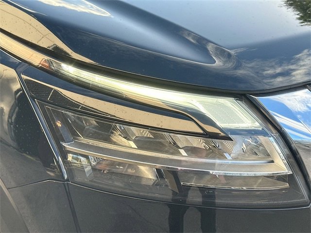 Used 2024 Nissan Pathfinder Platinum w/ Cargo Package image 34