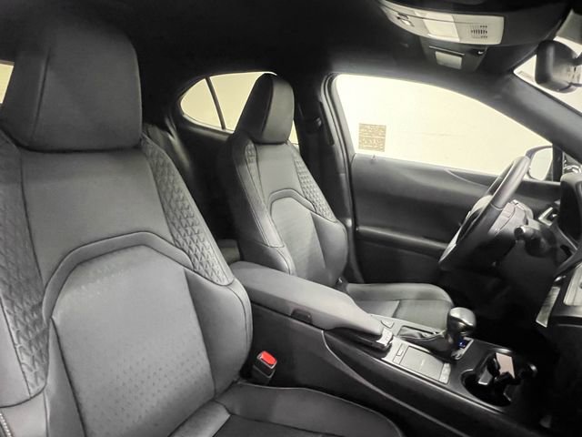 Used 2022 Lexus UX 200 w/ Accessory Package (Z2) image 11