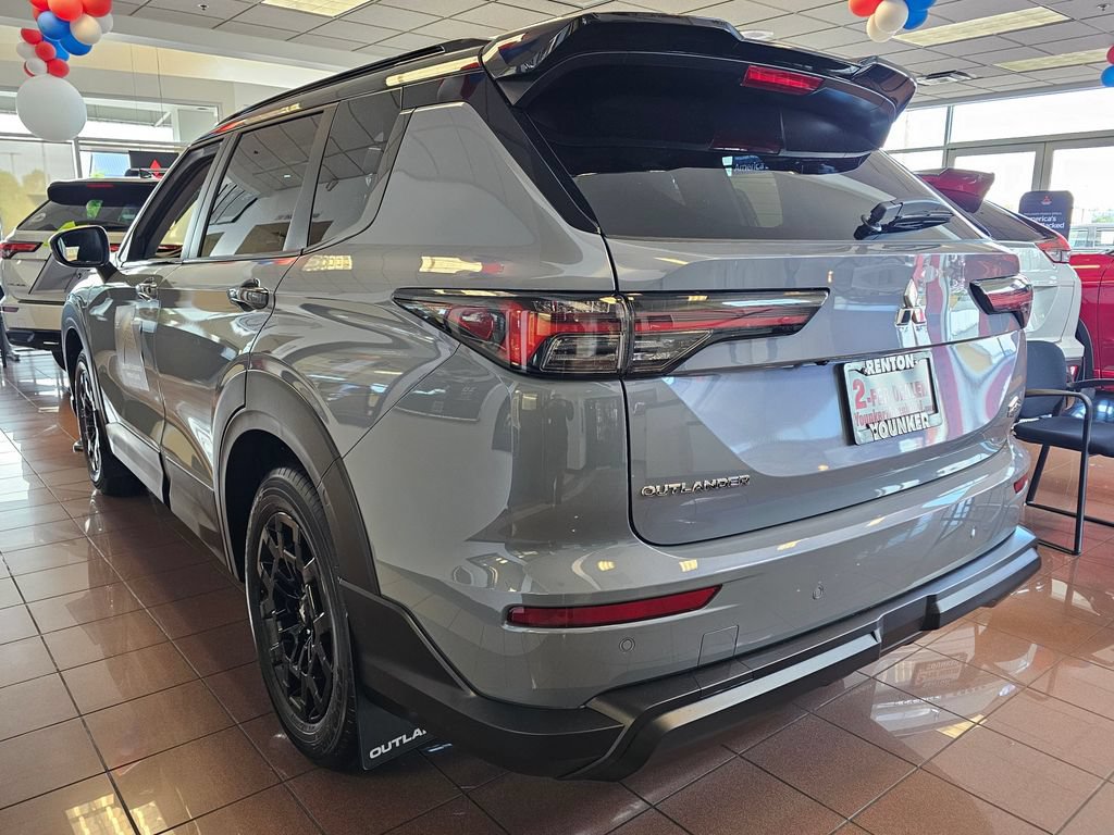 New 2026 Mitsubishi Outlander AWD image 2