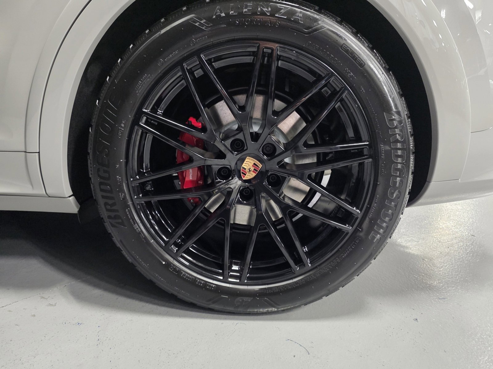 New 2026 Porsche Cayenne GTS image 38