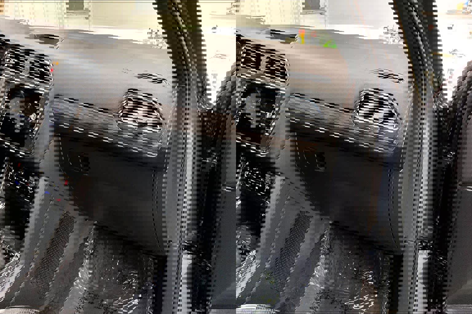 Used 2024 Volkswagen Tiguan SEL R-Line image 19