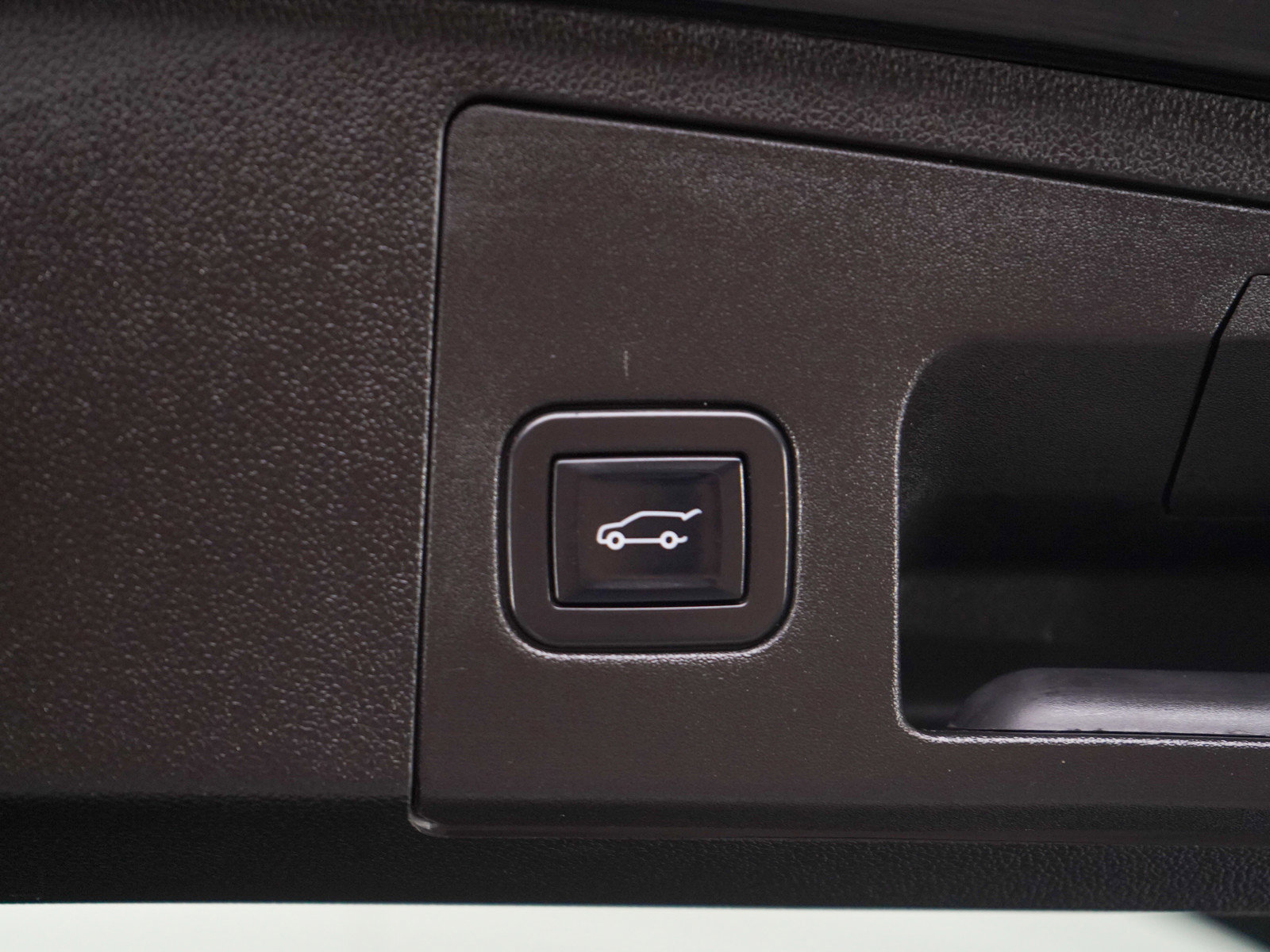 Used 2023 Cadillac XT4 Sport w/ Sun And Sound Package image 17