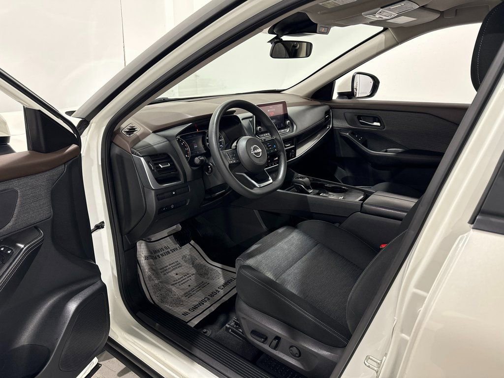 Used 2023 Nissan Rogue SV image 16