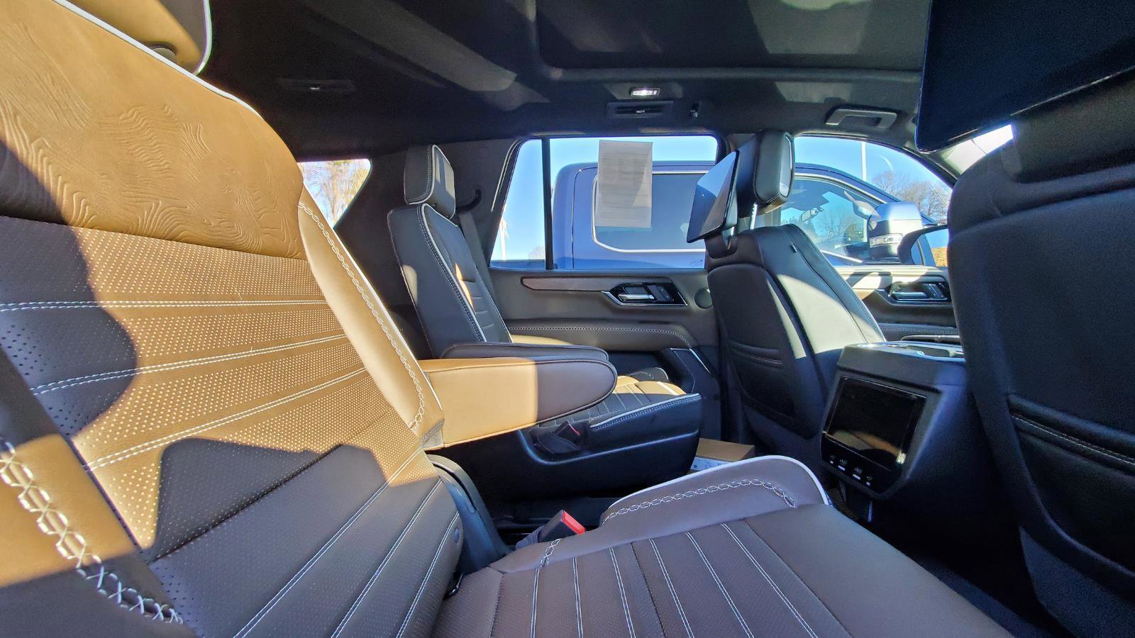 Used 2025 GMC Yukon Denali Ultimate image 6