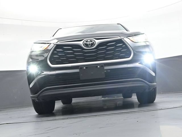 Used 2023 Toyota Highlander XLE AWD/4WD image 37