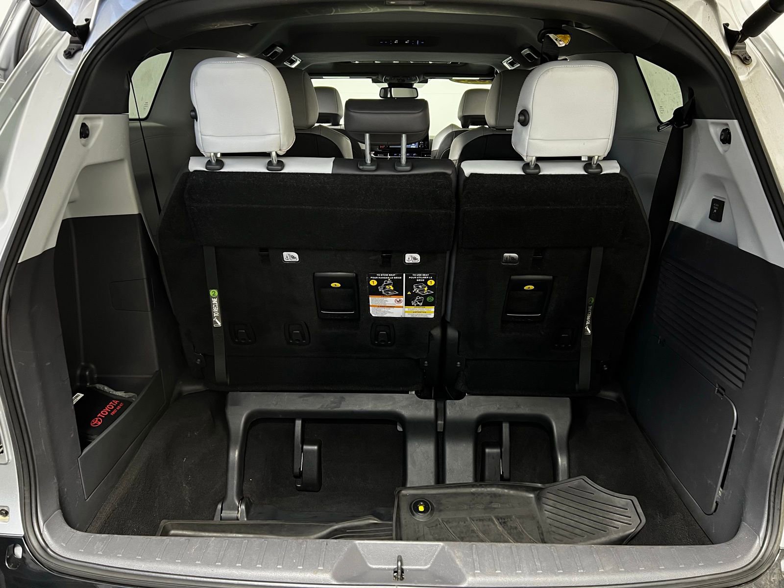 Certified 2024 Toyota Sienna XSE image 28