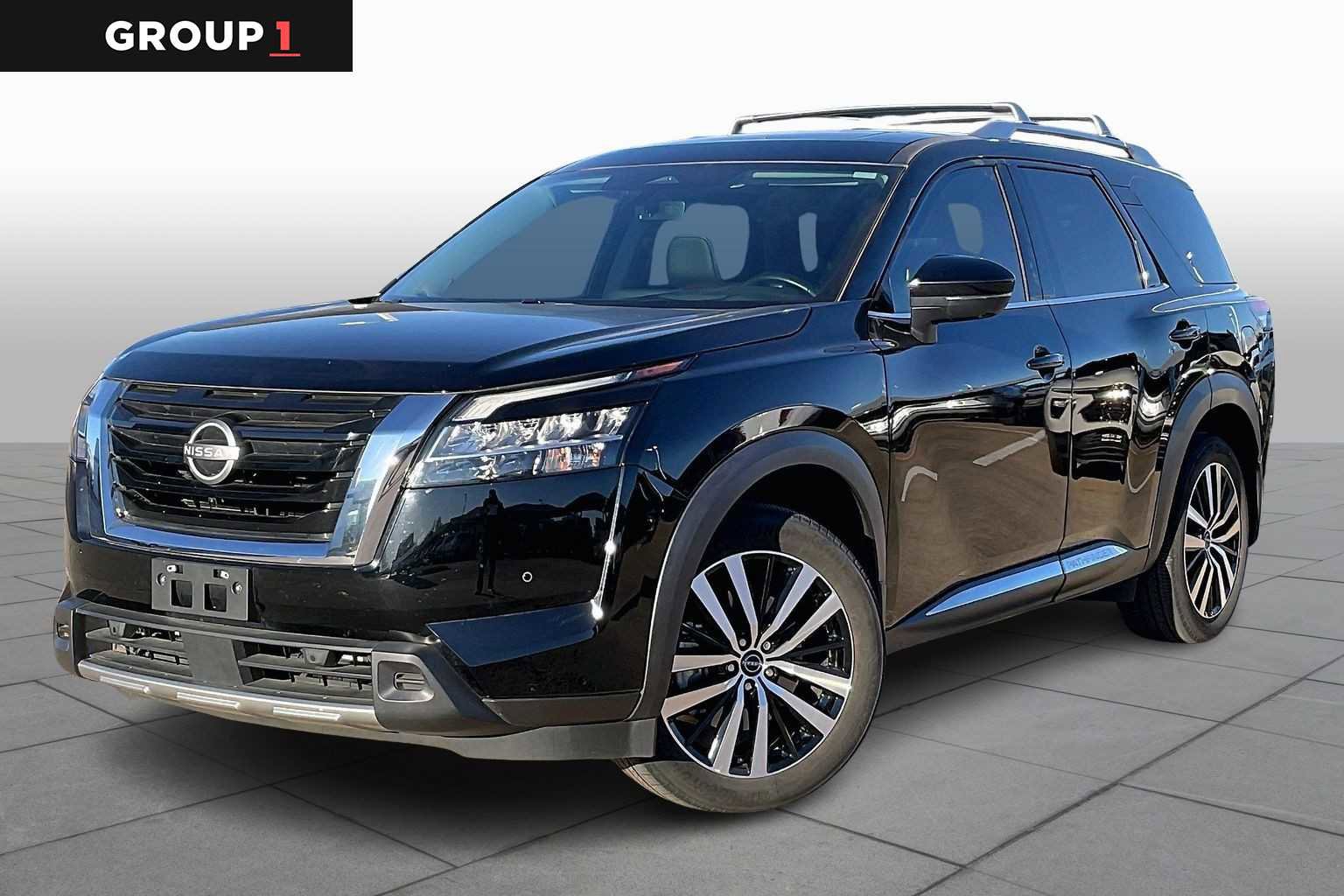 Used 2024 Nissan Pathfinder Platinum image 1