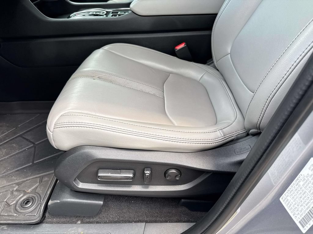 Used 2024 Honda Pilot Touring image 19