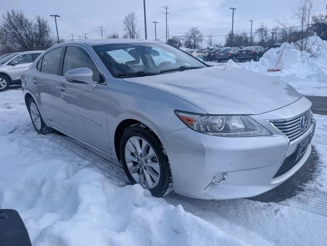 Used 2013 Lexus ES 300h w/ Luxury Pkg FWD image 1