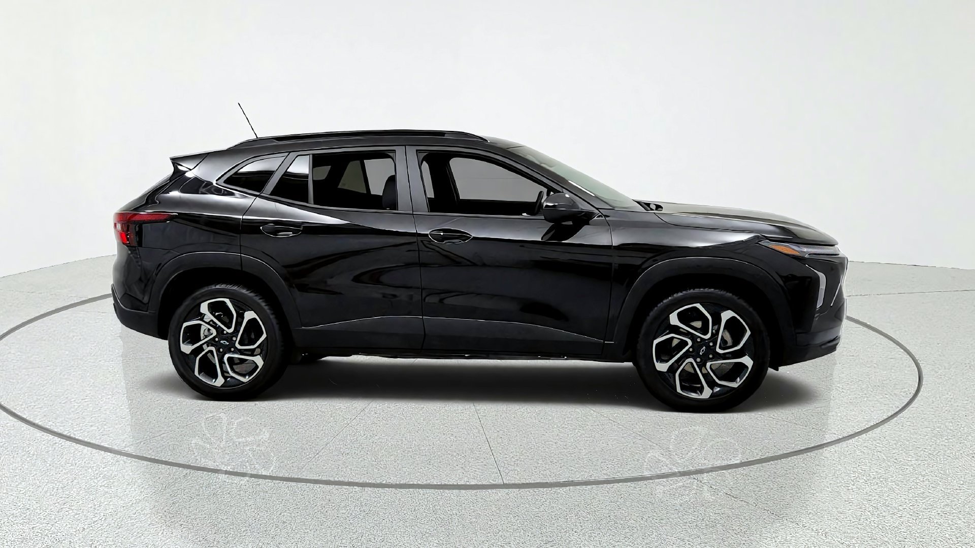 Used 2025 Chevrolet Trax RS w/ Sunroof Package FWD image 6