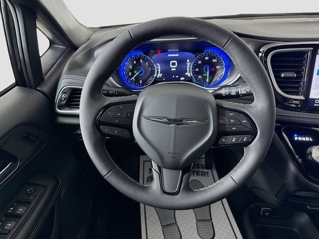 New 2026 Chrysler Pacifica Select w/ S Appearance Package FWD image 11