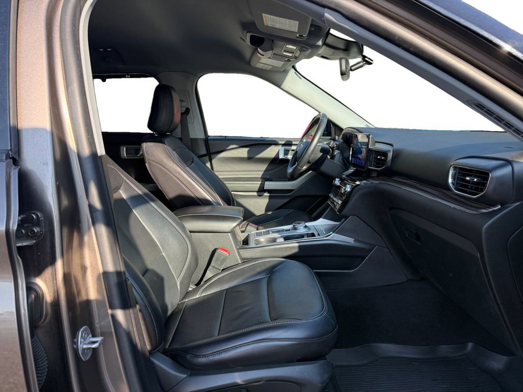 Used 2021 Ford Explorer Limited w/ Equipment Group 301A image 15