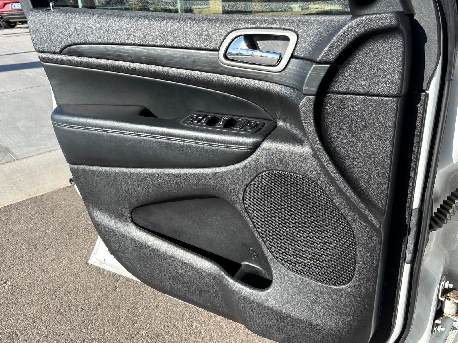 Used 2020 Jeep Grand Cherokee Laredo RWD image 9