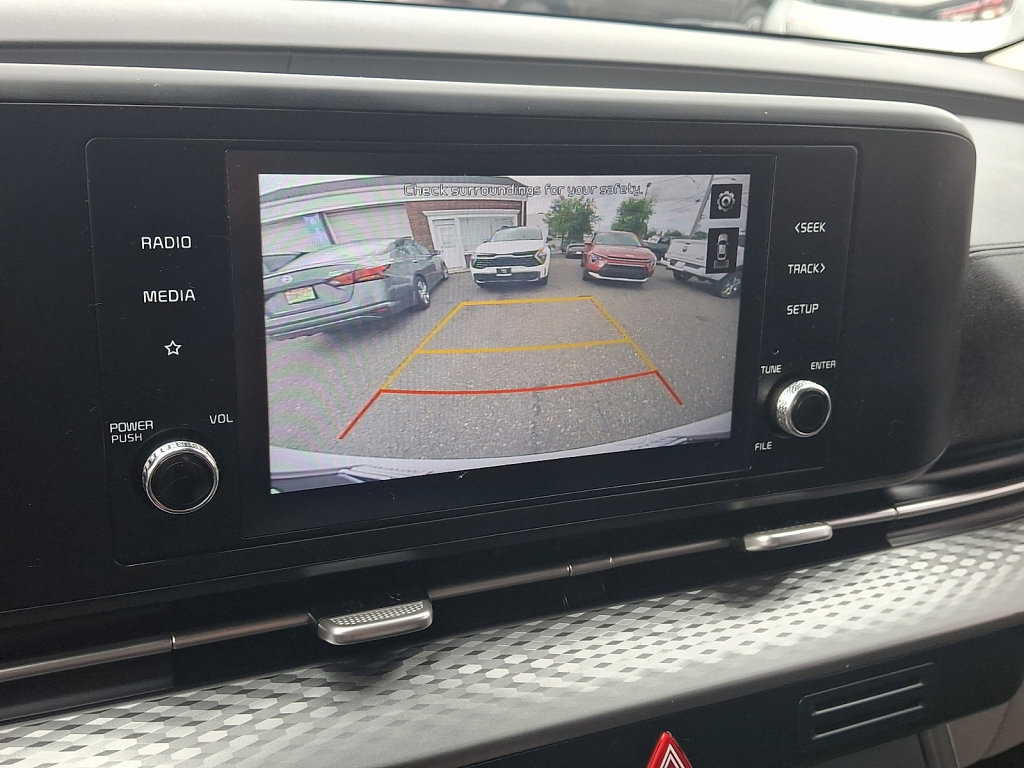 Used 2022 Kia Carnival LX FWD image 29