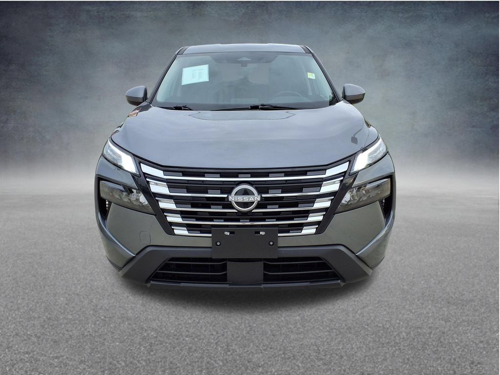 Used 2025 Nissan Rogue SV FWD image 2