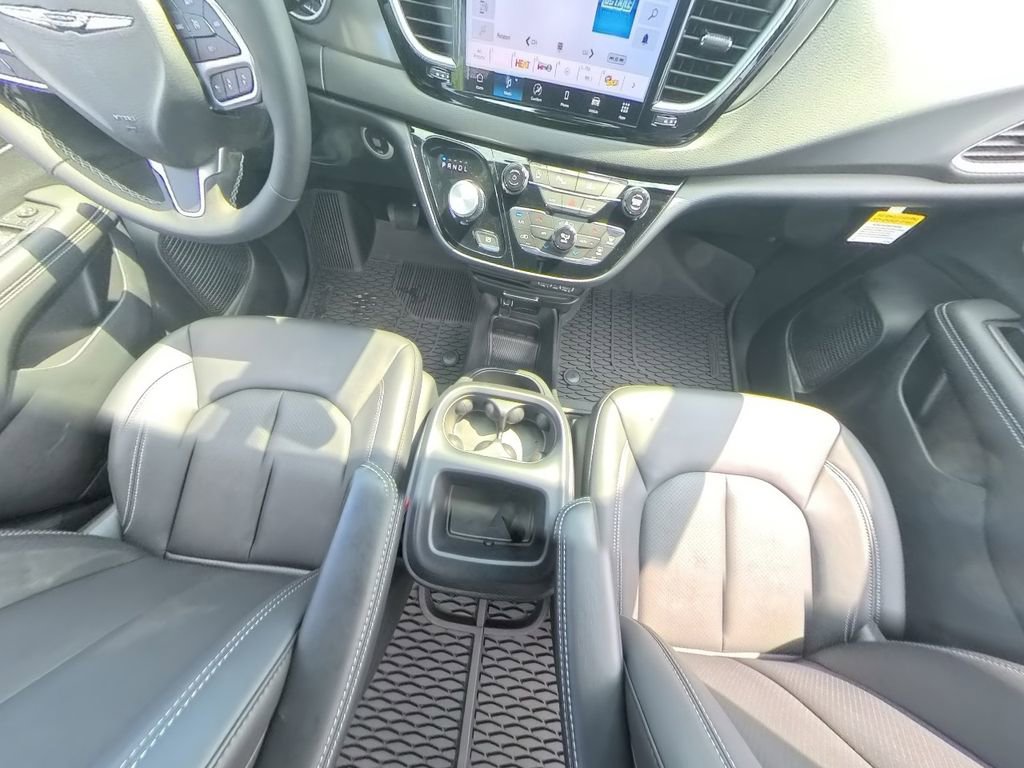 New 2025 Chrysler Voyager LX image 25