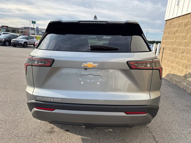 Used 2025 Chevrolet Equinox LT AWD/4WD image 8