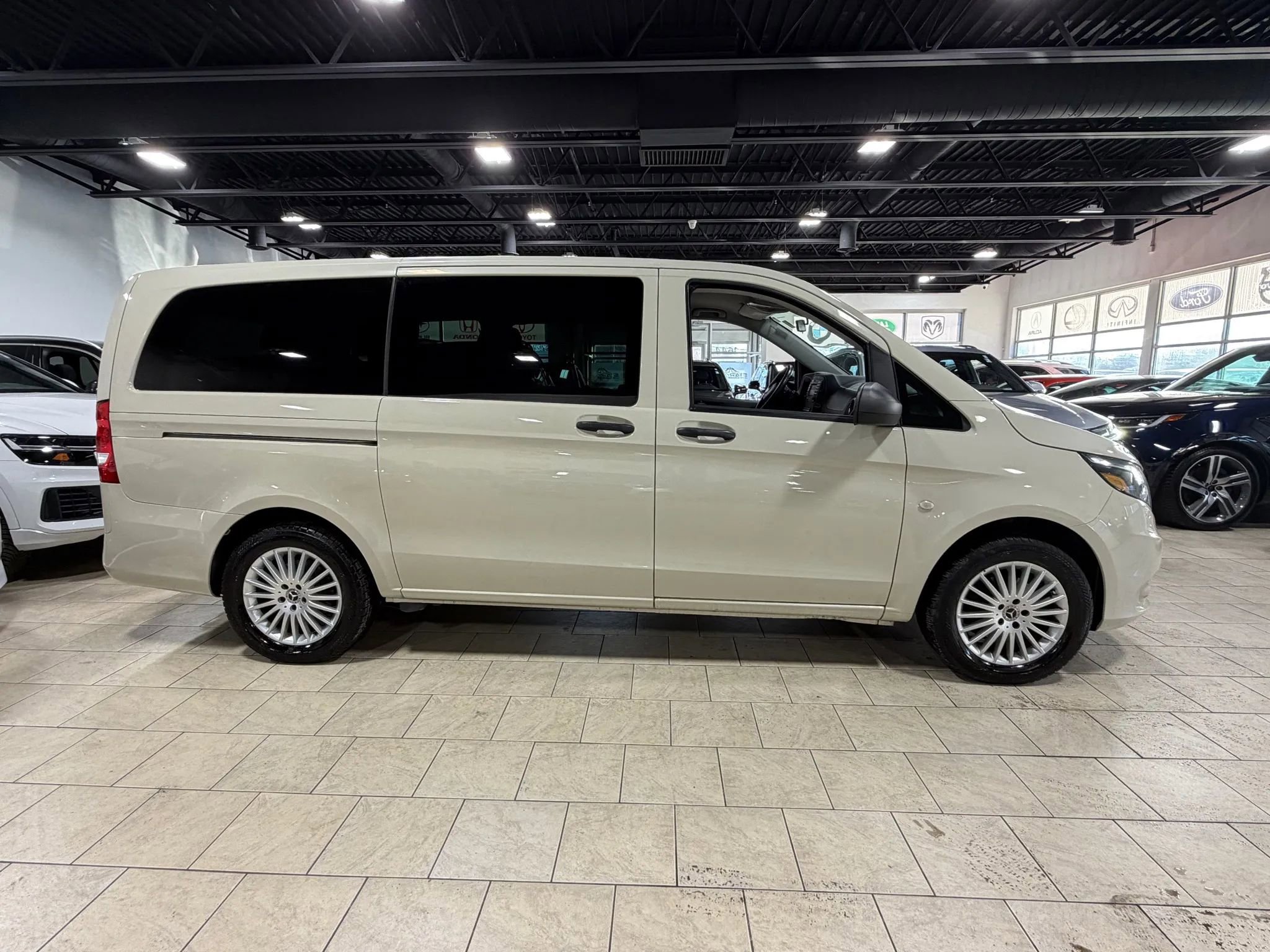 Used 2019 Mercedes-Benz Metris Passenger image 31