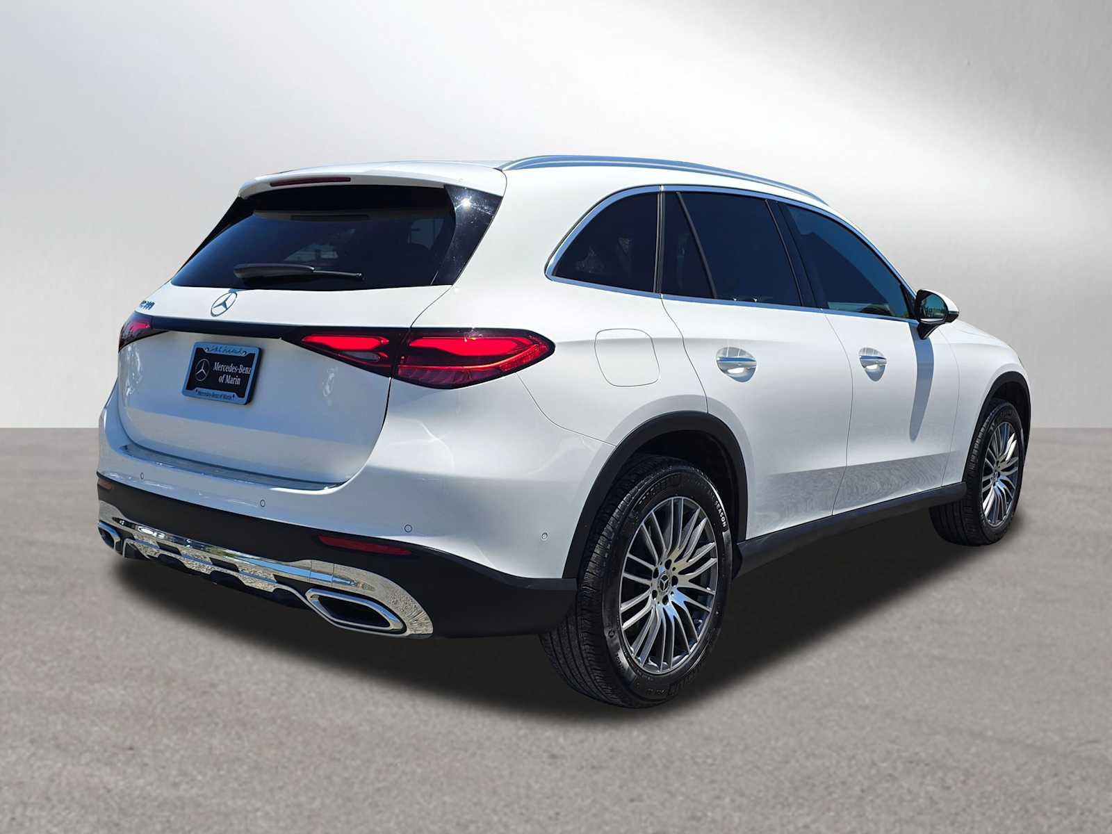 Used 2025 Mercedes-Benz GLC 300 image 3