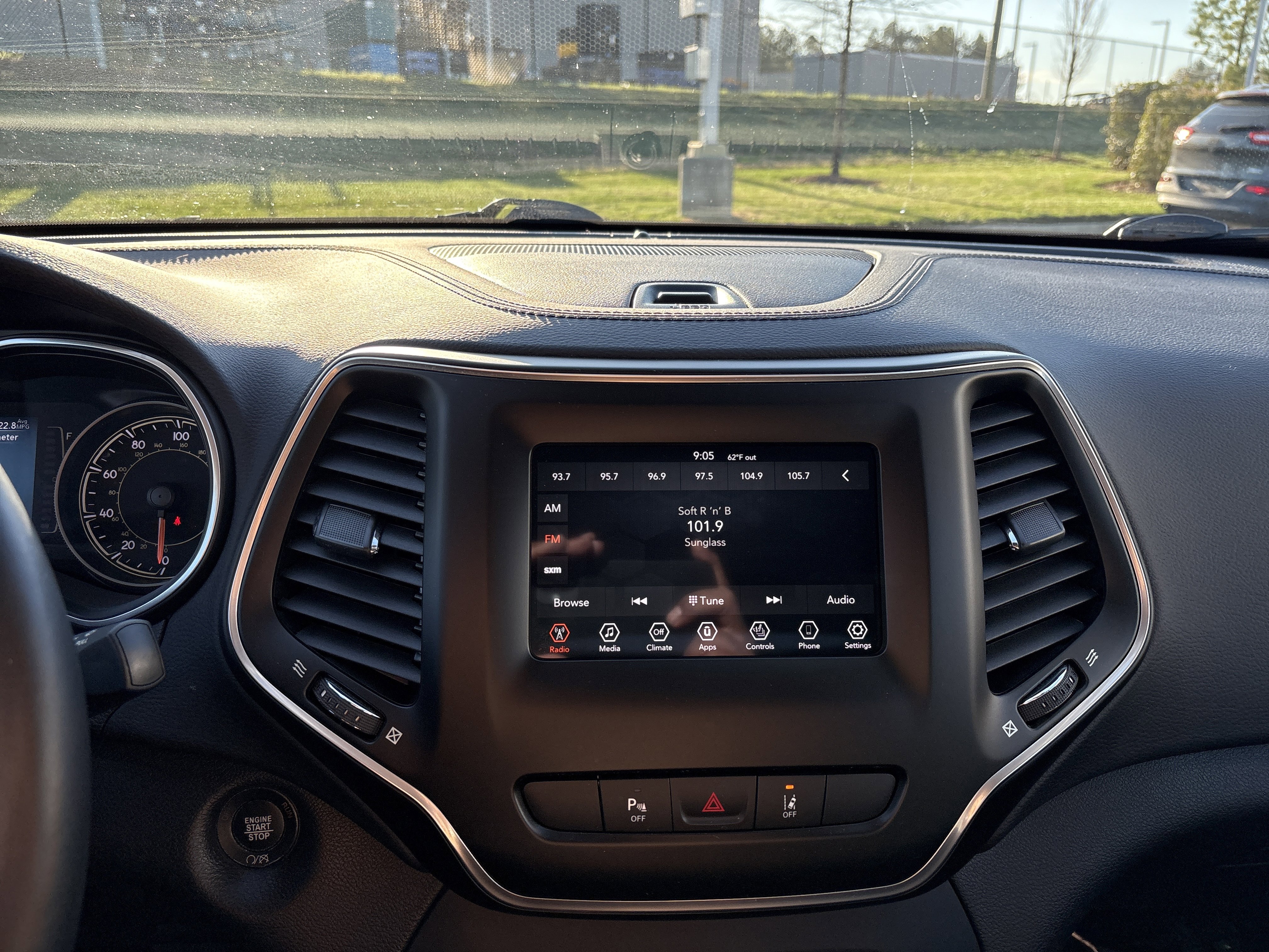 Certified 2021 Jeep Cherokee Latitude Plus image 27