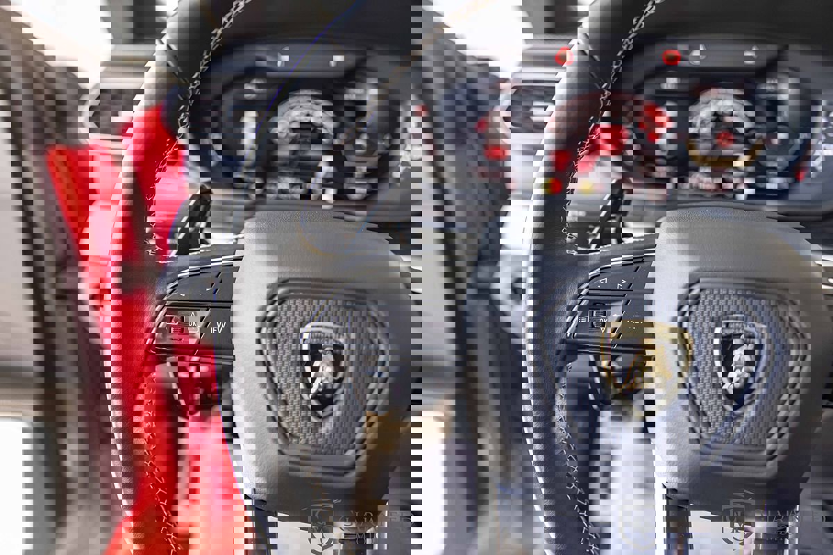 Used 2020 Lamborghini Urus image 24