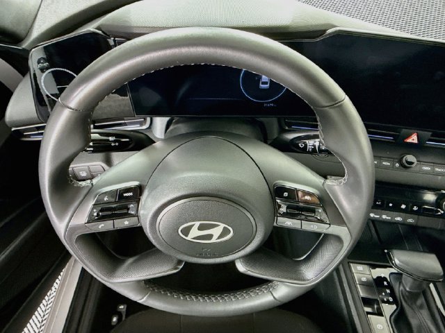 Certified 2025 Hyundai Elantra SEL FWD image 15