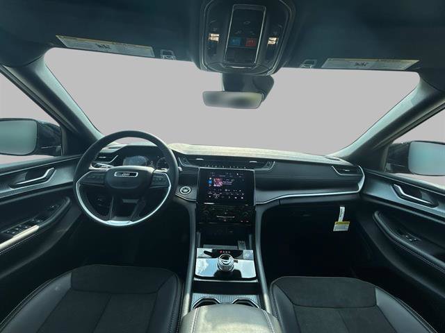 New 2025 Jeep Grand Cherokee L Altitude image 8