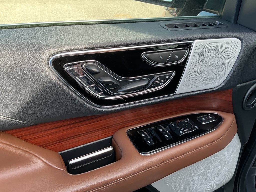 Used 2023 Lincoln Navigator L Reserve AWD/4WD image 6