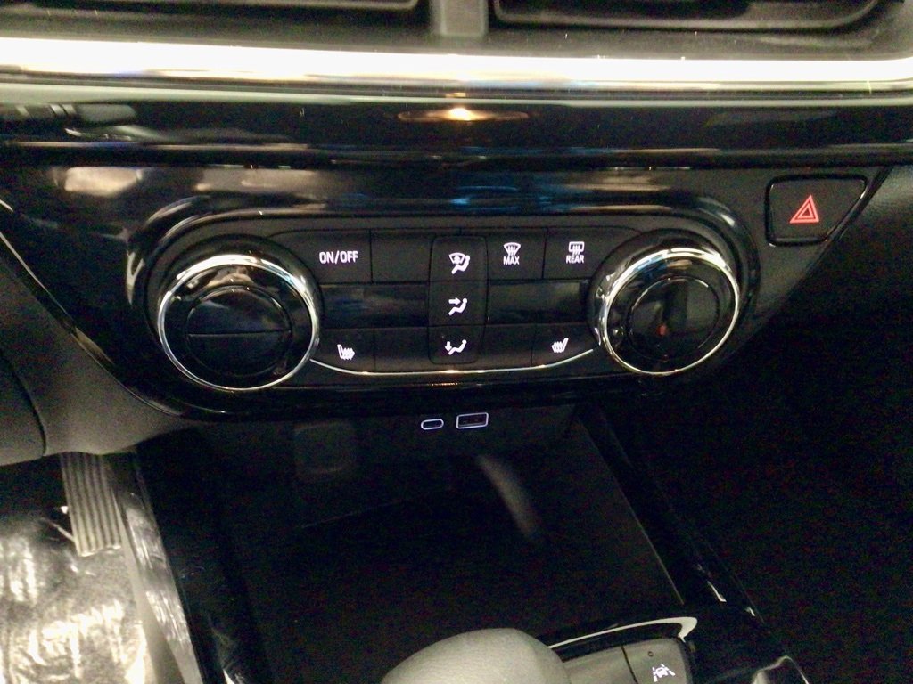 Used 2025 Chevrolet Trax RS image 23