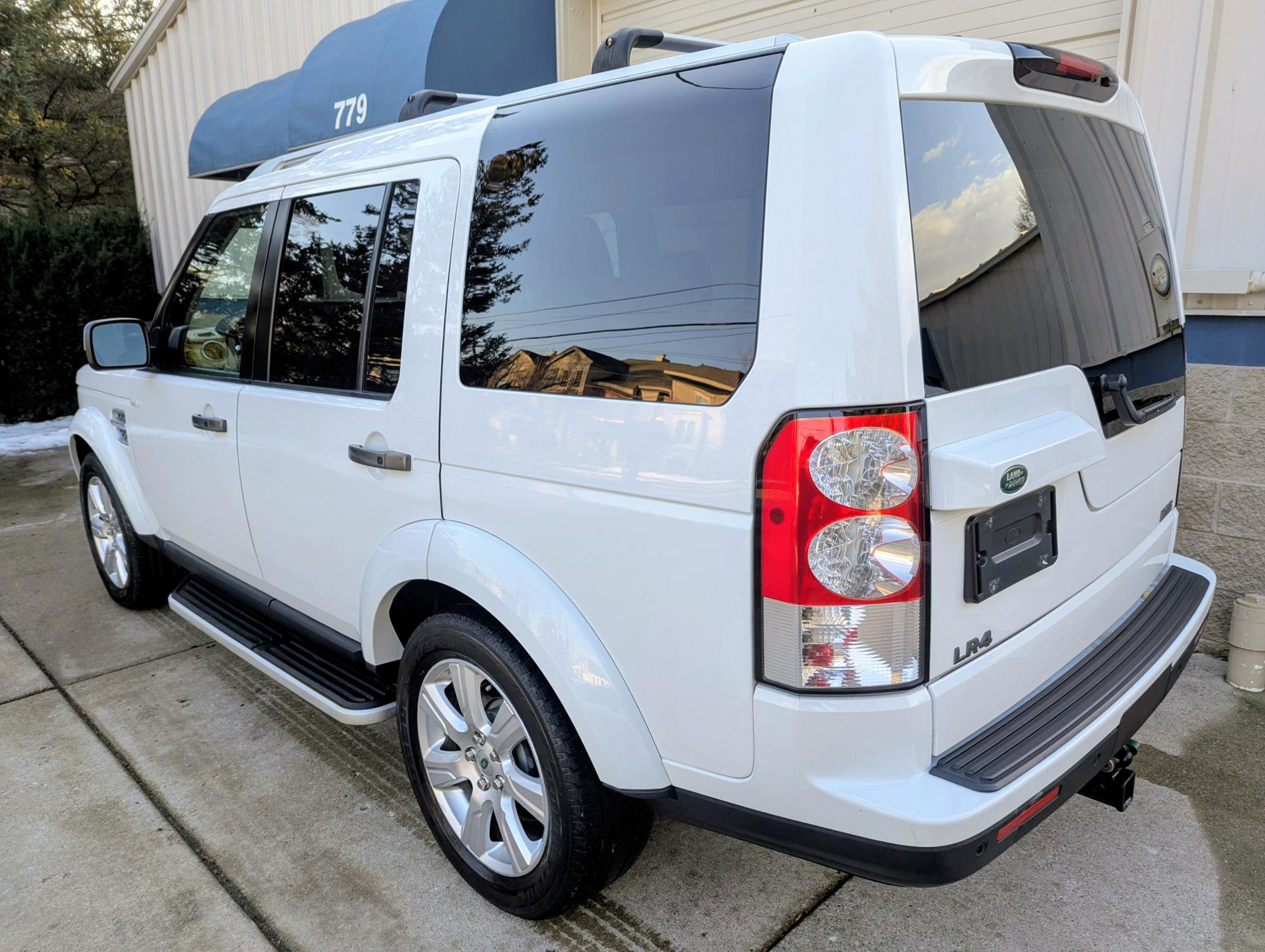 Used 2013 Land Rover LR4 HSE LUX image 3