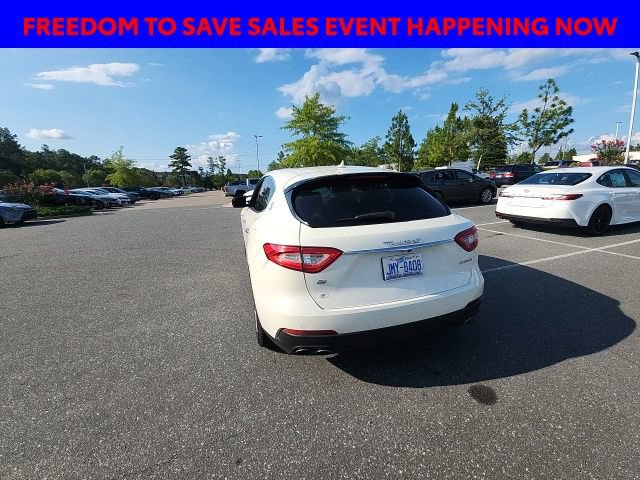 Used 2017 Maserati Levante AWD/4WD image 10
