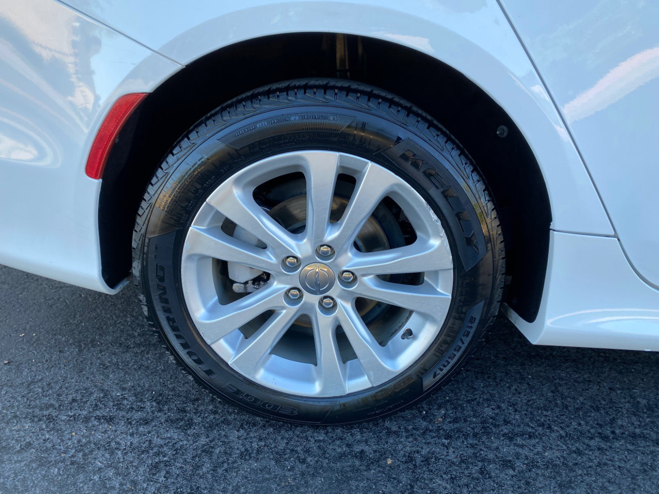 Used 2017 Chrysler 200 Limited Platinum image 7