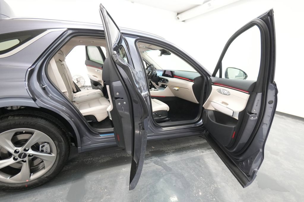 New 2026 Genesis GV70 2.5T Advanced image 32