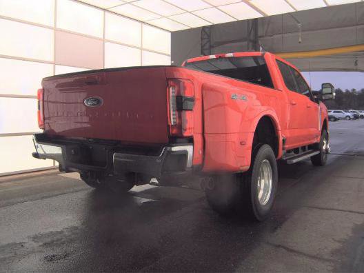 Used 2025 Ford F350 Lariat image 5