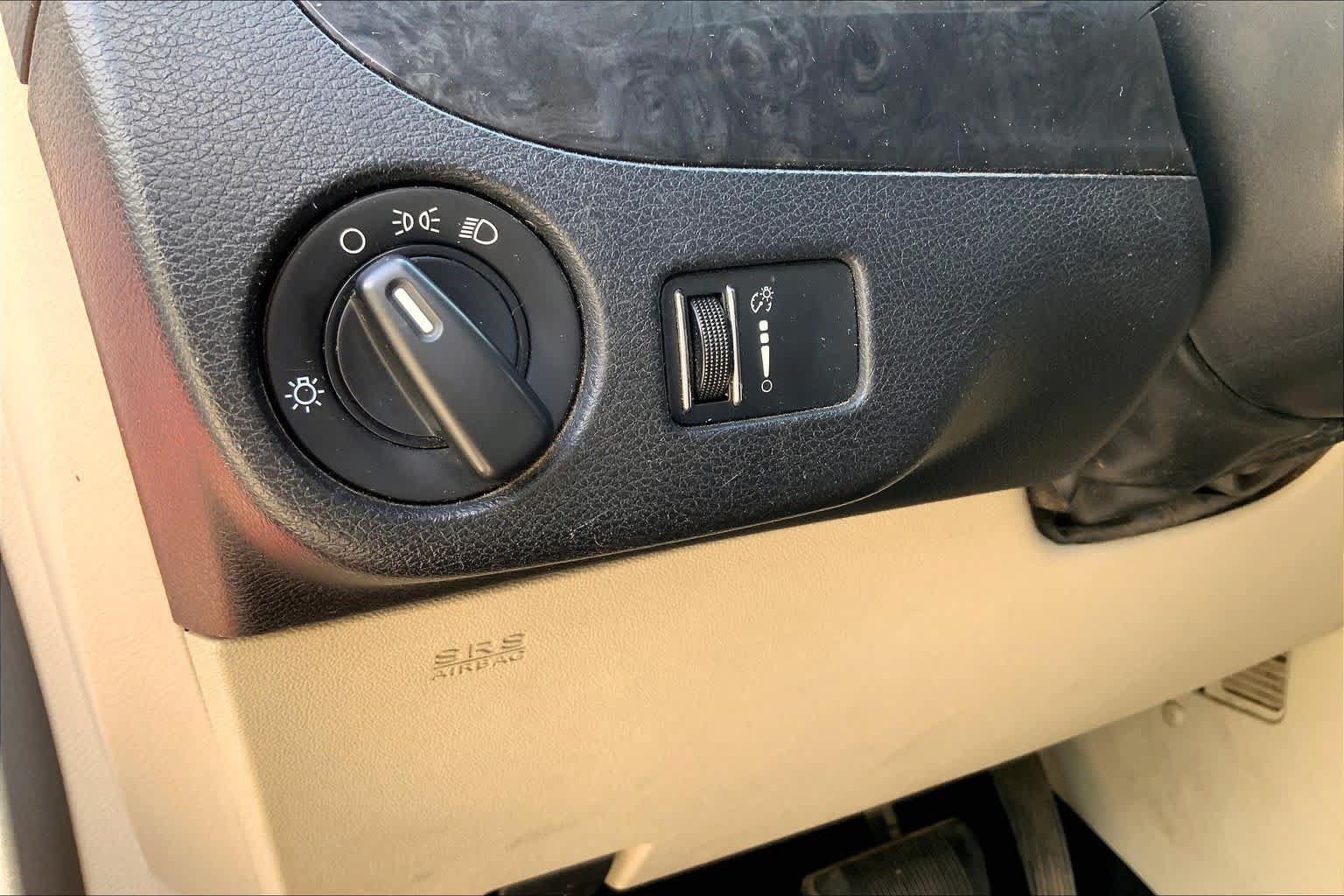 Used 2013 Dodge Grand Caravan SXT FWD image 32