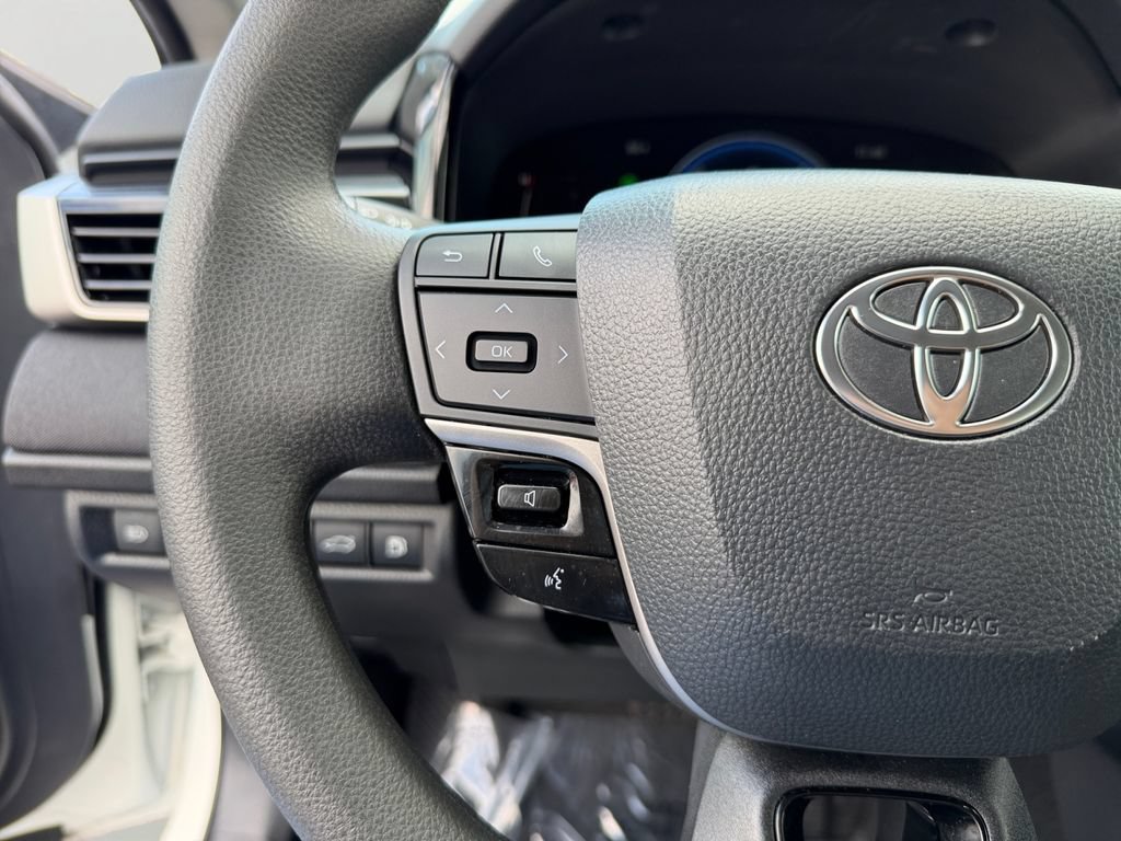 Used 2025 Toyota Camry LE FWD image 21